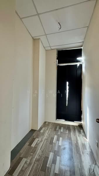 Kedai / Pejabat untuk Dijual di Bukit Jelutong (Shah Alam) - Hazwan Hilmi - Interior - PropertyGuru.com.my