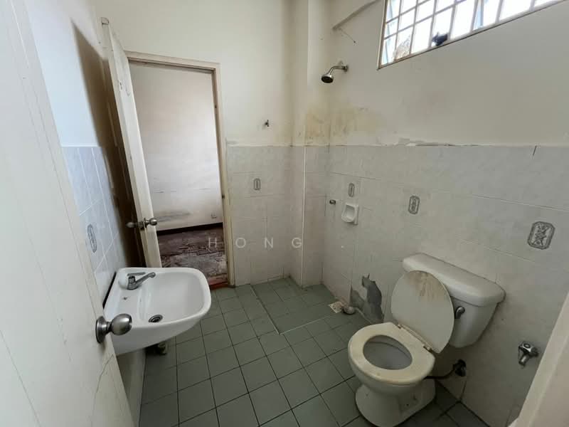 2-storey Terraced House for Sale in Sungai Ara (Penang) - Hong . - Bathroom - PropertyGuru.com.my