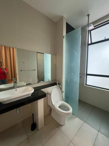 Rumah Kluster untuk Disewa di Eco Botanic (Iskandar Puteri (Nusajaya)) - Kate Tee - Bathroom - PropertyGuru.com.my