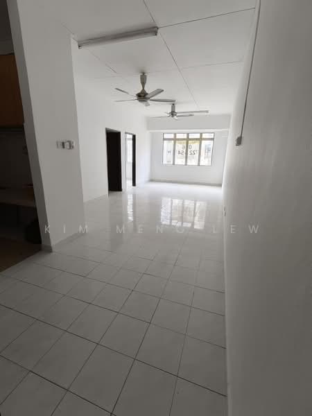 Pangsapuri untuk Dijual di Taman Pusat Kepong - Kim Meng Lew - Living Room - PropertyGuru.com.my