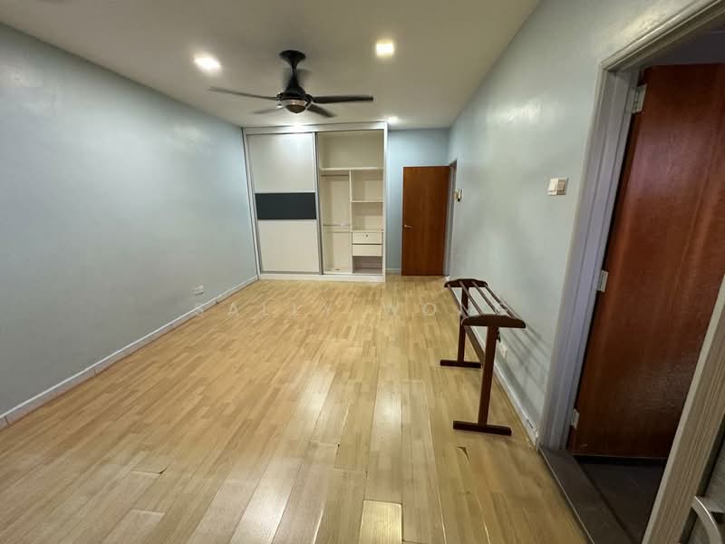 2.5-storey Terraced House for Sale in Taman Bukit Serdang (Seri Kembangan) - Sally Wong - Bedroom - PropertyGuru.com.my