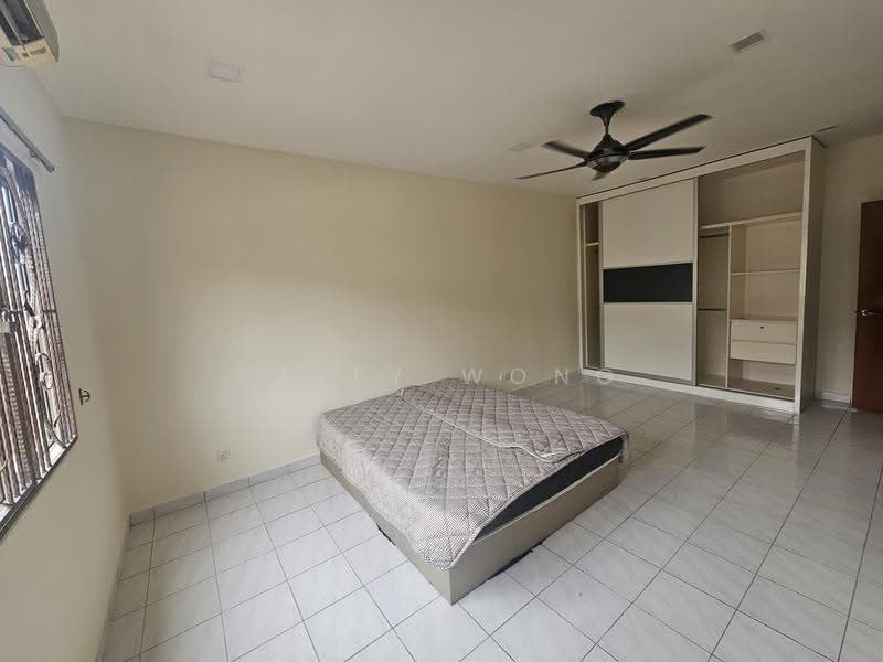2.5-storey Terraced House for Sale in Taman Bukit Serdang (Seri Kembangan) - Sally Wong - Bedroom - PropertyGuru.com.my