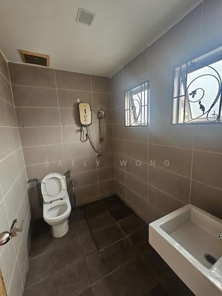 2.5-storey Terraced House for Sale in Taman Bukit Serdang (Seri Kembangan) - Sally Wong - Bathroom - PropertyGuru.com.my