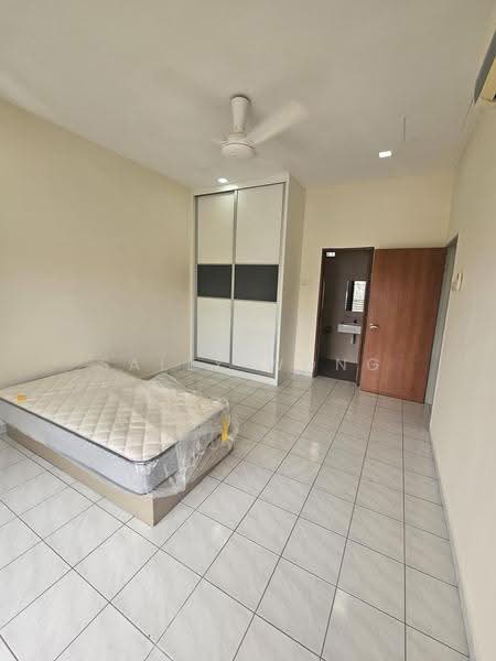 2.5-storey Terraced House for Sale in Taman Bukit Serdang (Seri Kembangan) - Sally Wong - Bedroom - PropertyGuru.com.my