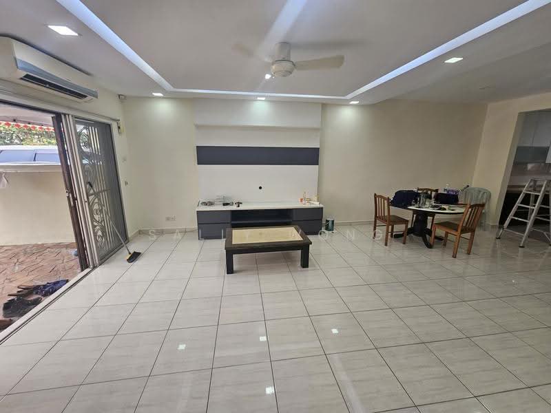 2.5-storey Terraced House for Sale in Taman Bukit Serdang (Seri Kembangan) - Sally Wong - Living Room - PropertyGuru.com.my