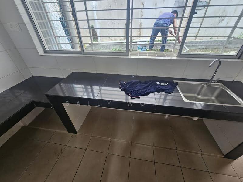 2.5-storey Terraced House for Sale in Taman Bukit Serdang (Seri Kembangan) - Sally Wong - Kitchen - PropertyGuru.com.my
