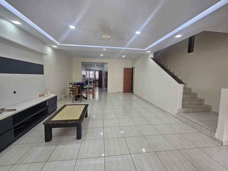 2.5-storey Terraced House for Sale in Taman Bukit Serdang (Seri Kembangan) - Sally Wong - Living Room - PropertyGuru.com.my