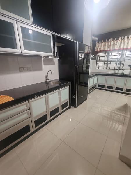 2-storey Terraced House for Sale in Shah Alam (Selangor) - Irish Shek - Kitchen - PropertyGuru.com.my
