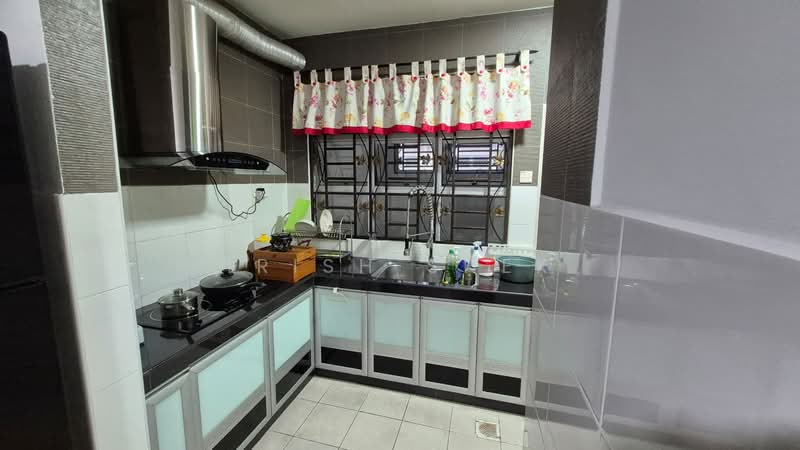 2-storey Terraced House for Sale in Shah Alam (Selangor) - Irish Shek - Kitchen - PropertyGuru.com.my