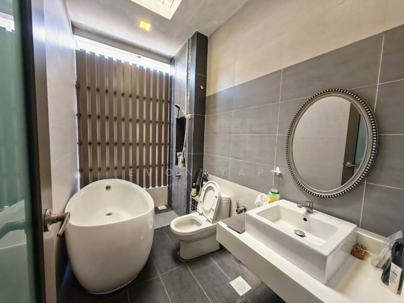 Rumah Berkembar untuk Dijual di Taman Sutera Utama (Skudai) - Evon Yap - Bathroom - PropertyGuru.com.my