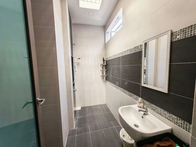 Rumah Berkembar untuk Dijual di Taman Sutera Utama (Skudai) - Evon Yap - Bathroom - PropertyGuru.com.my