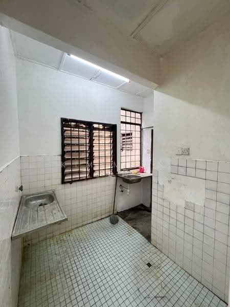 Apartment for Sale at Taman Indah Perdana - Kim Meng Lew - Kitchen - PropertyGuru.com.my