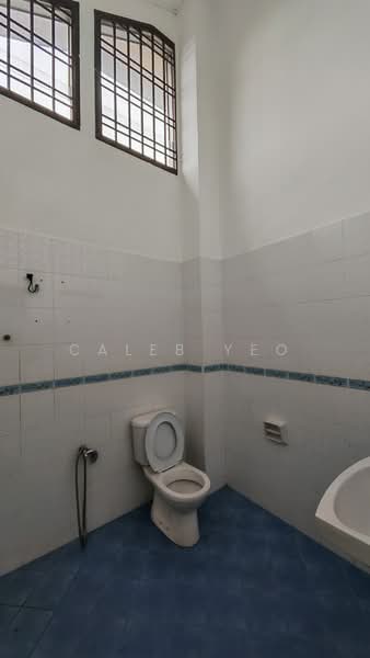 Rumah Teres 2 Tingkat untuk Dijual di Taman Setia Indah (Tebrau) - Caleb Yeo - Bathroom - PropertyGuru.com.my