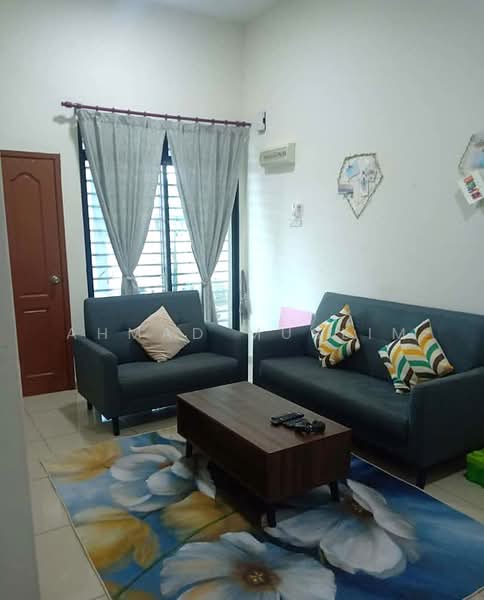 Rumah Teres 1 Tingkat untuk Disewa di Telok Panglima Garang (Selangor) - Ahmad Muslim - Living Room - PropertyGuru.com.my