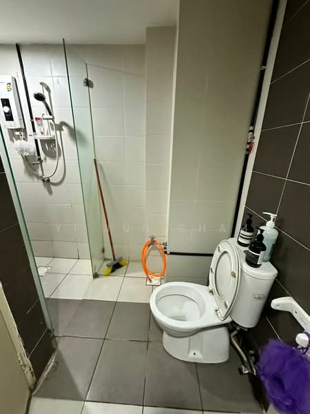 Condominium for Sale at First Residence (Residensi Unggul) - Yi Jun Cham - Bathroom - PropertyGuru.com.my