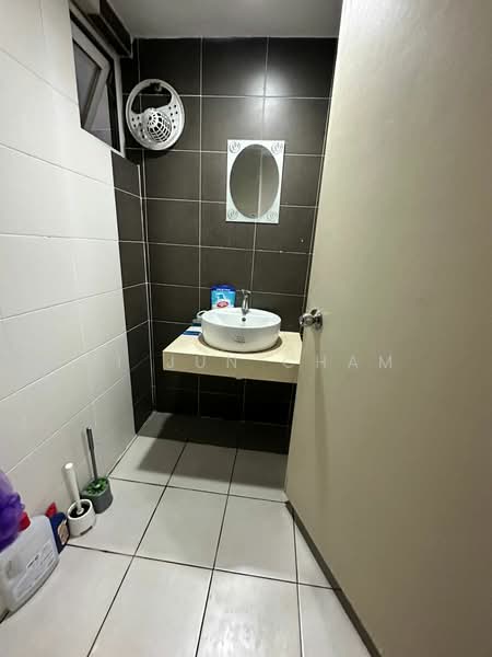 Condominium for Sale at First Residence (Residensi Unggul) - Yi Jun Cham - Bathroom - PropertyGuru.com.my