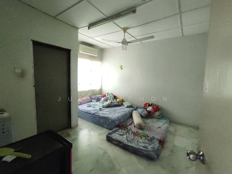 Apartment for Sale at Pandan Lake View - Justin Chon - Bedroom - PropertyGuru.com.my