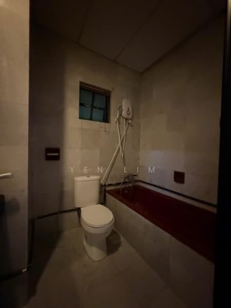 Kondominium untuk Disewa di Putra Indah Condominium - Yen Lim - Bathroom - PropertyGuru.com.my