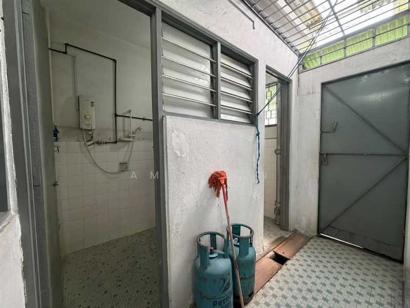 Rumah Teres 2-Tingkat untuk Dijual di Island Park (Jelutong) - Amos Sin - Bathroom - PropertyGuru.com.my