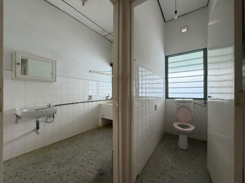 Rumah Teres 2-Tingkat untuk Dijual di Island Park (Jelutong) - Amos Sin - Bathroom - PropertyGuru.com.my