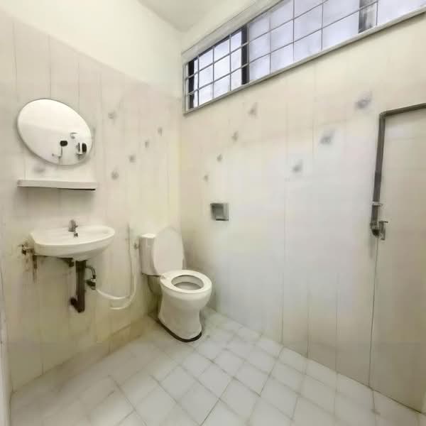 2-storey Terraced House for Rent in Taman Daya (Johor Bahru) - Li Wei - Bathroom - PropertyGuru.com.my