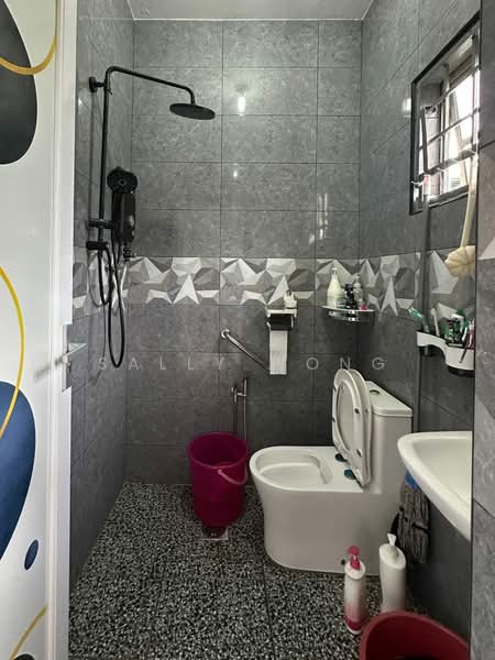 Rumah Teres 2 Tingkat untuk Dijual di Taman Desa Serdang (Seri Kembangan) - Sally Wong - Bathroom - PropertyGuru.com.my