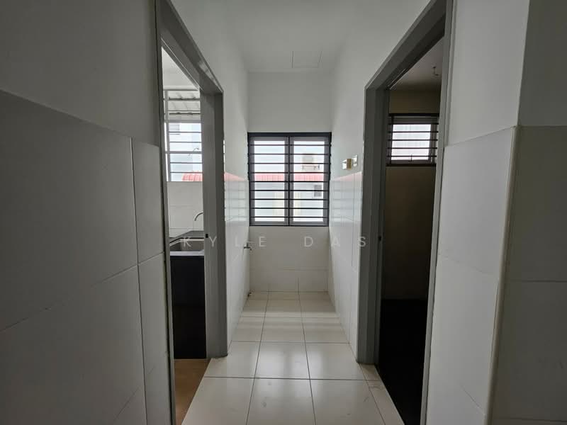 Rumah Teres 2 Tingkat untuk Dijual di Taman Seri Austin (Tebrau) - Kyle Das - Corridor - PropertyGuru.com.my