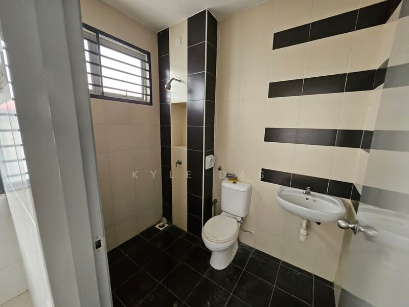 Rumah Teres 2 Tingkat untuk Dijual di Taman Seri Austin (Tebrau) - Kyle Das - Bathroom - PropertyGuru.com.my