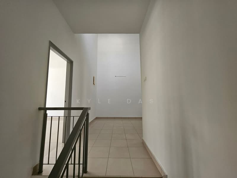 Rumah Teres 2 Tingkat untuk Dijual di Taman Seri Austin (Tebrau) - Kyle Das - Corridor - PropertyGuru.com.my