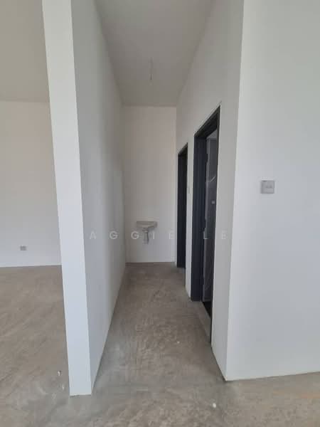Pejabat untuk Disewa di Bandar Putra (Kulai) - Maggie Lee - Corridor - PropertyGuru.com.my