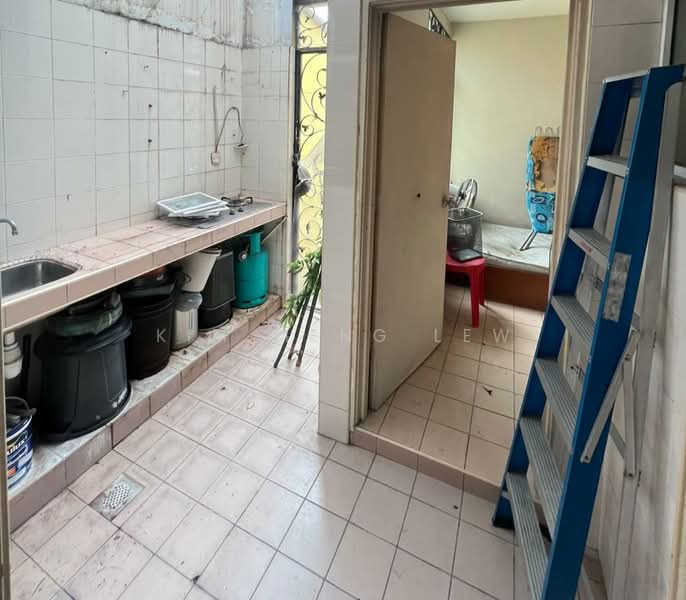 Rumah Berkembar untuk Dijual di Bandar Sri Damansara (Selangor) - Kim Meng Lew - Kitchen - PropertyGuru.com.my