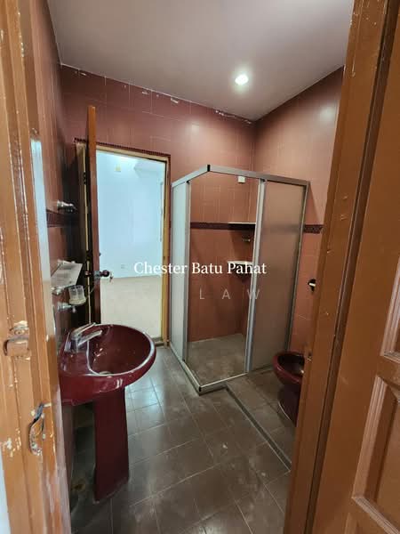Semi-Detached House for Sale in Taman Nira (Batu Pahat) - ZG Law - Bathroom - PropertyGuru.com.my