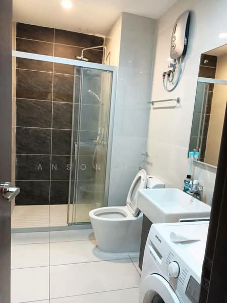 Kondominium untuk Dijual di Bay Point @ Country Garden Danga Bay - Anson Hiong - Bathroom - PropertyGuru.com.my
