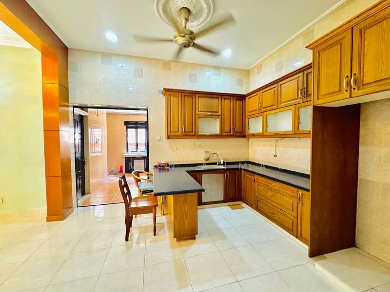 Rumah Teres 2 Tingkat untuk Dijual di Bukit Jelutong (Shah Alam) - Azman Ahmad - PropertyGuru.com.my