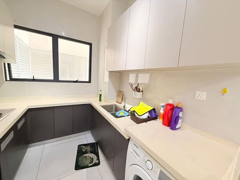 Condominium for Rent at Bay Laurel @ Country Garden Danga Bay - Jordan Kau - Kitchen - PropertyGuru.com.my