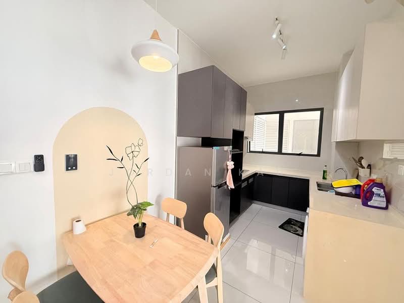 Condominium for Rent at Bay Laurel @ Country Garden Danga Bay - Jordan Kau - Kitchen - PropertyGuru.com.my