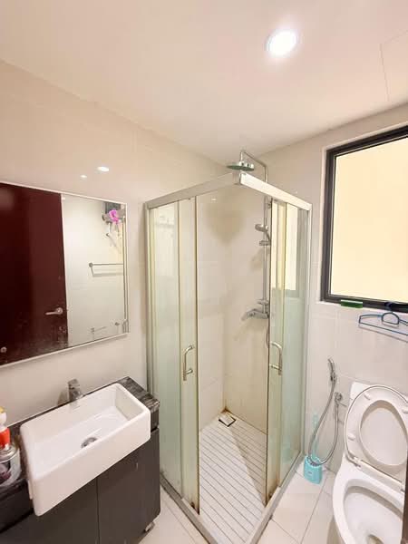 Condominium for Rent at Bay Laurel @ Country Garden Danga Bay - Jordan Kau - Bathroom - PropertyGuru.com.my
