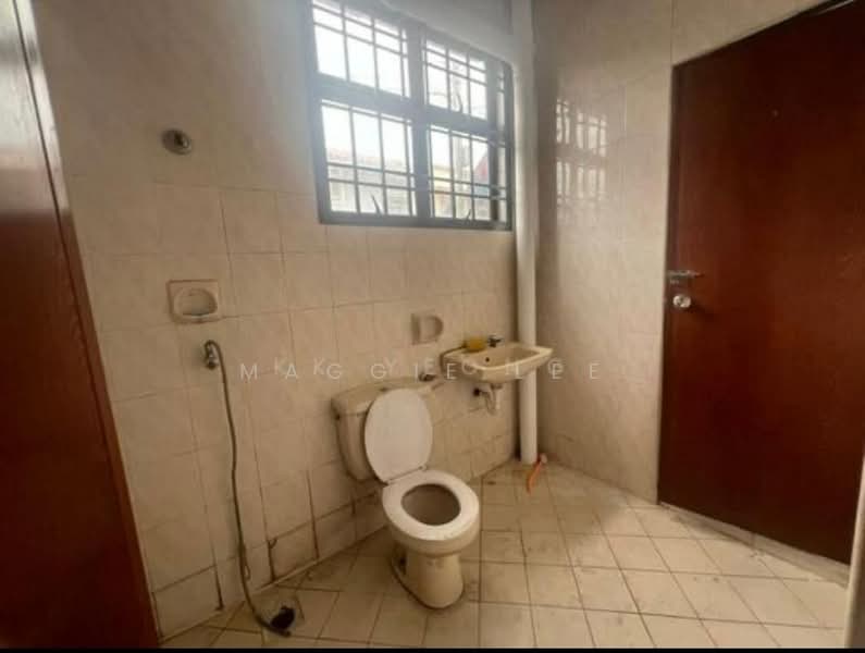 2-storey Terraced House for Rent in Taman Desa Cemerlang (Ulu Tiram) - Maggie Lee - Bathroom - PropertyGuru.com.my
