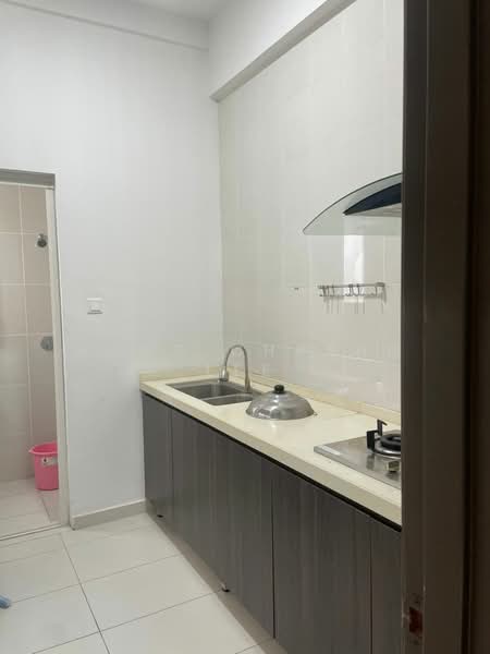 Condominium for Rent at Lovell @ Country Garden Danga Bay - Hong Charng Lee - Kitchen - PropertyGuru.com.my