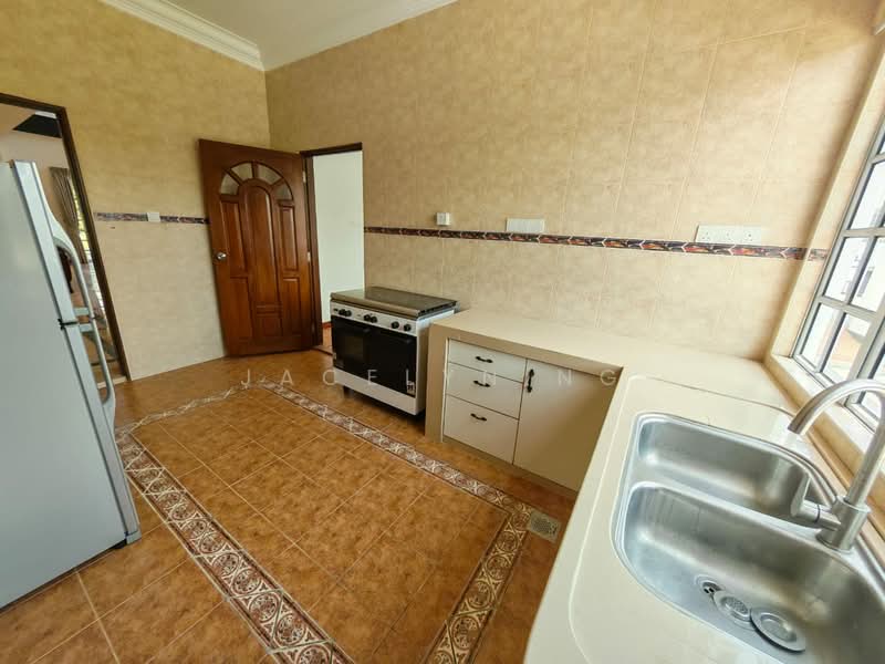 Rumah Banglo untuk Dijual di Leisure Farm (Gelang Patah) - Jacelyn Ng - Kitchen - PropertyGuru.com.my