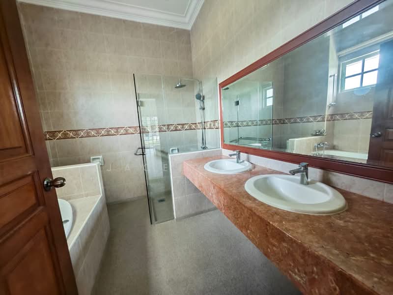 Rumah Banglo untuk Dijual di Leisure Farm (Gelang Patah) - Jacelyn Ng - Bathroom - PropertyGuru.com.my