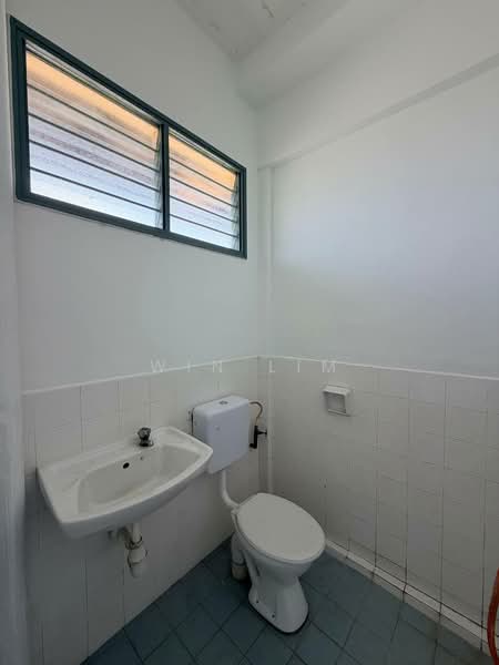 Flat for Sale at Flat Taman Perling - Win Lim - Bathroom - PropertyGuru.com.my