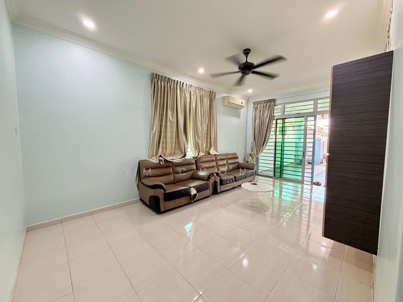 Rumah Teres 1 Tingkat untuk Disewa di Taman Rembia Perkasa (Rembia) - YM Chong - Living Room - PropertyGuru.com.my