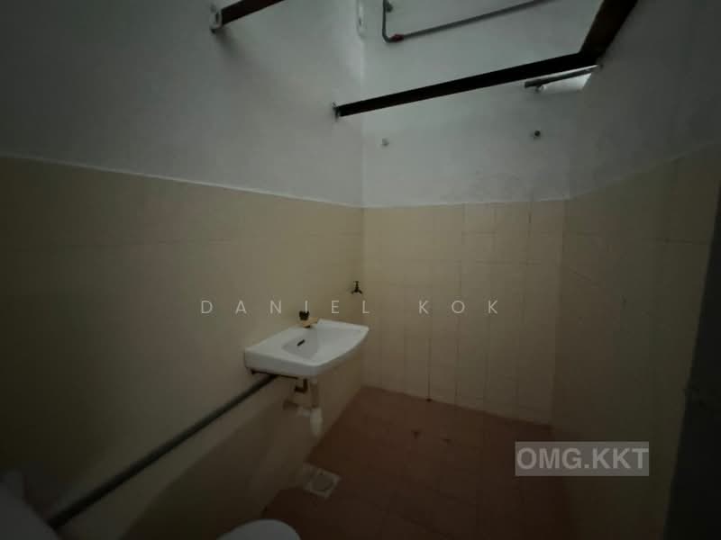 Kedai untuk Disewa di Kampung Rantau Panjang (Kapar) - Daniel Kok - Bathroom - PropertyGuru.com.my