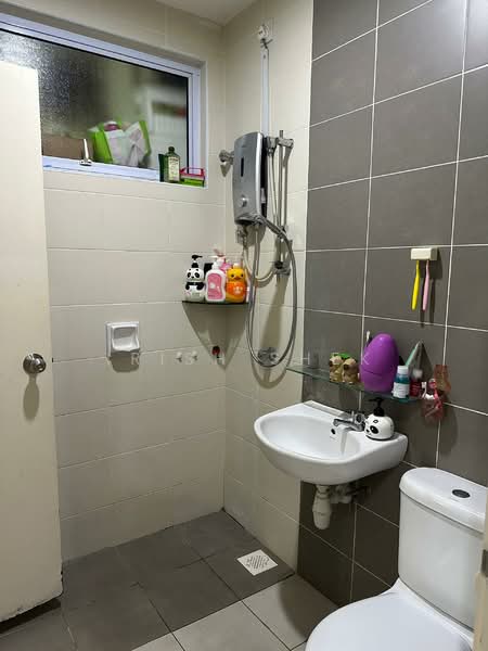 2-storey Terraced House for Sale in Kemuning Utama (Shah Alam) - Irish Shek - Bathroom - PropertyGuru.com.my