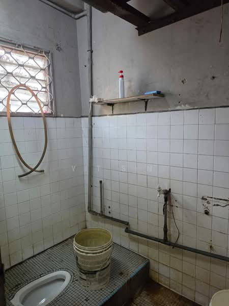 Kilang untuk Disewa di Taman Mewah (Kulai) - Yit Sin - Bathroom - PropertyGuru.com.my