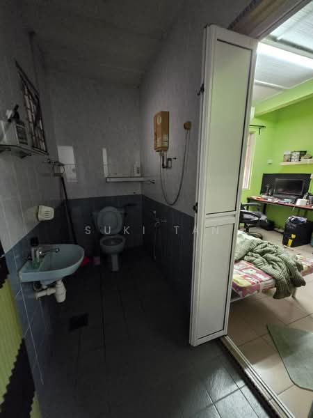2-storey Terraced House for Sale in Jalan Klang Lama (Old Klang Road) (Kuala Lumpur) - Suki Tan - Bathroom - PropertyGuru.com.my