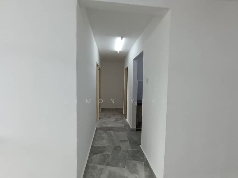 Kondominium untuk Dijual di Genting Court Condominium - Almon Yeap - Corridor - PropertyGuru.com.my