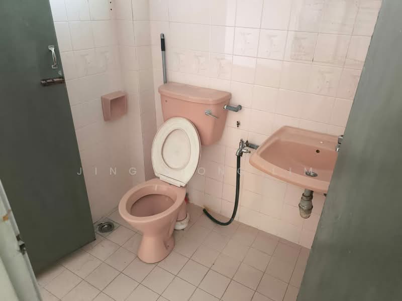 2-storey Terraced House for Rent in Bandar Baru Sri Petaling (Sri Petaling) - Jing Xiong Lim - Bathroom - PropertyGuru.com.my