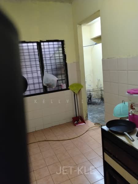 Pangsapuri untuk Dijual di Desa Idaman 2 Shop Apartment - Kelly Lim - Kitchen - PropertyGuru.com.my